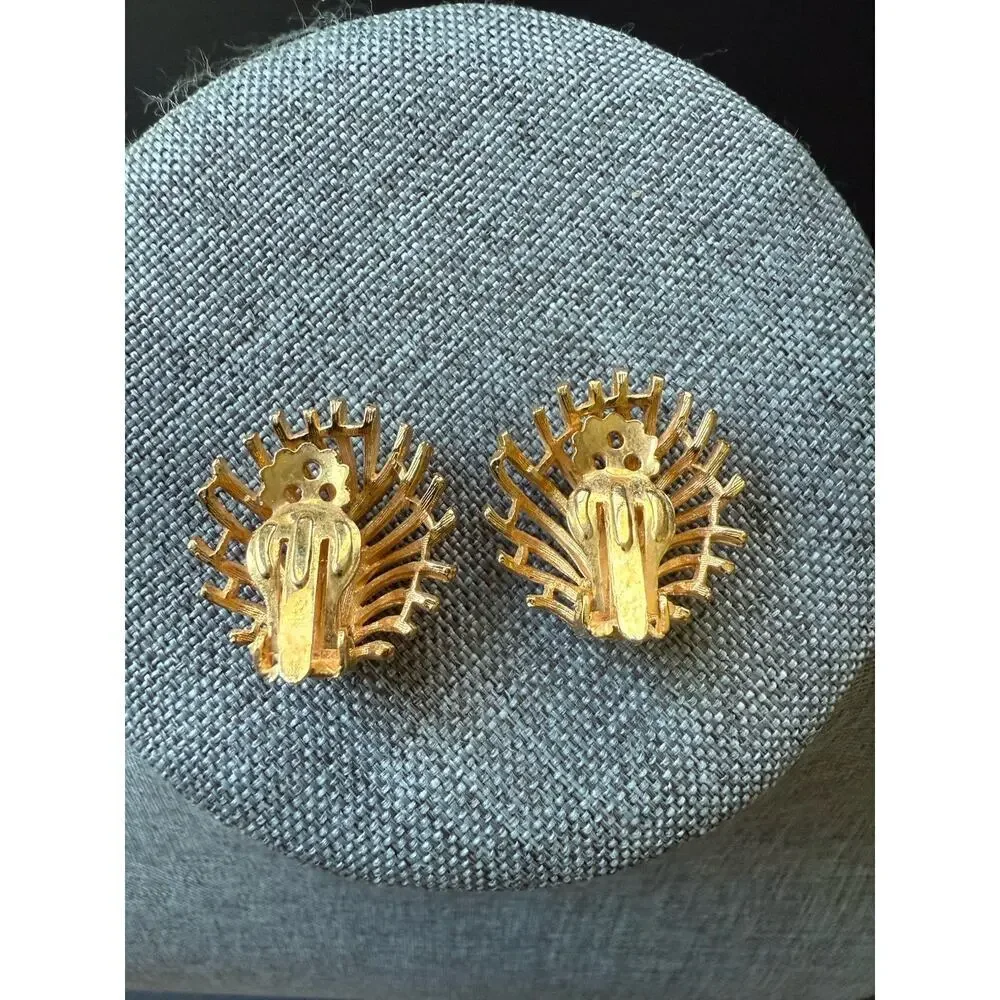 Vintage Leaf Gold Tone Clip Earring Statement Minimalist Cocktail Capsule